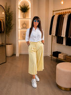 Pantalon large taille haute avec ceinture chaine